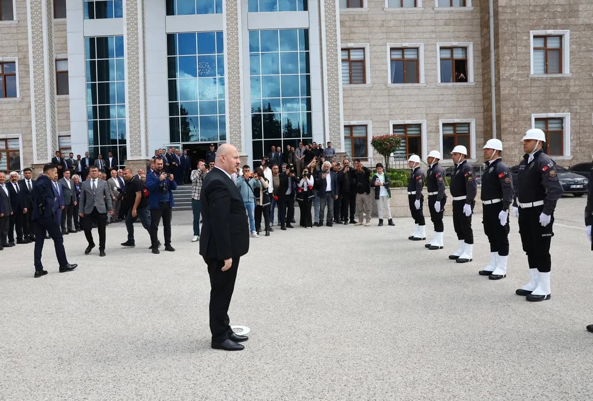 Adıyaman Valisi Göreve Başladı! İlk Mesajında Deprem Vurgusu ve Birlik Çağrısı — 1