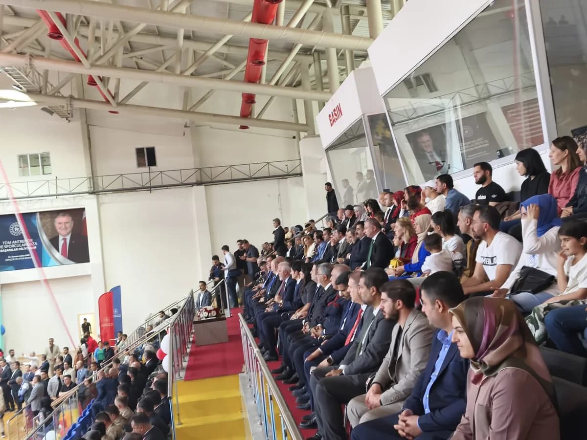 Adıyaman’da 19 Mayıs Coşkusu Salonu Doldurdu — 2