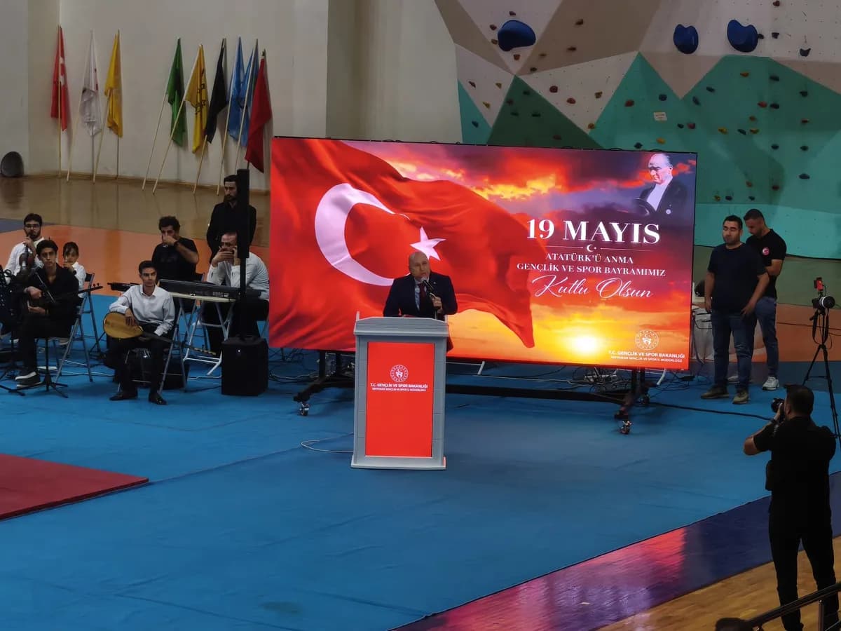 Adıyaman’da 19 Mayıs Coşkusu Salonu Doldurdu — 3