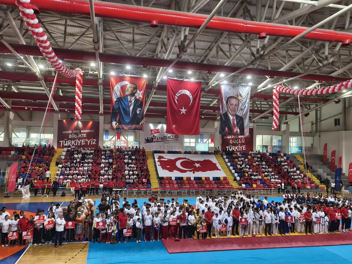 Adıyaman’da 19 Mayıs Coşkusu Salonu Doldurdu — 4