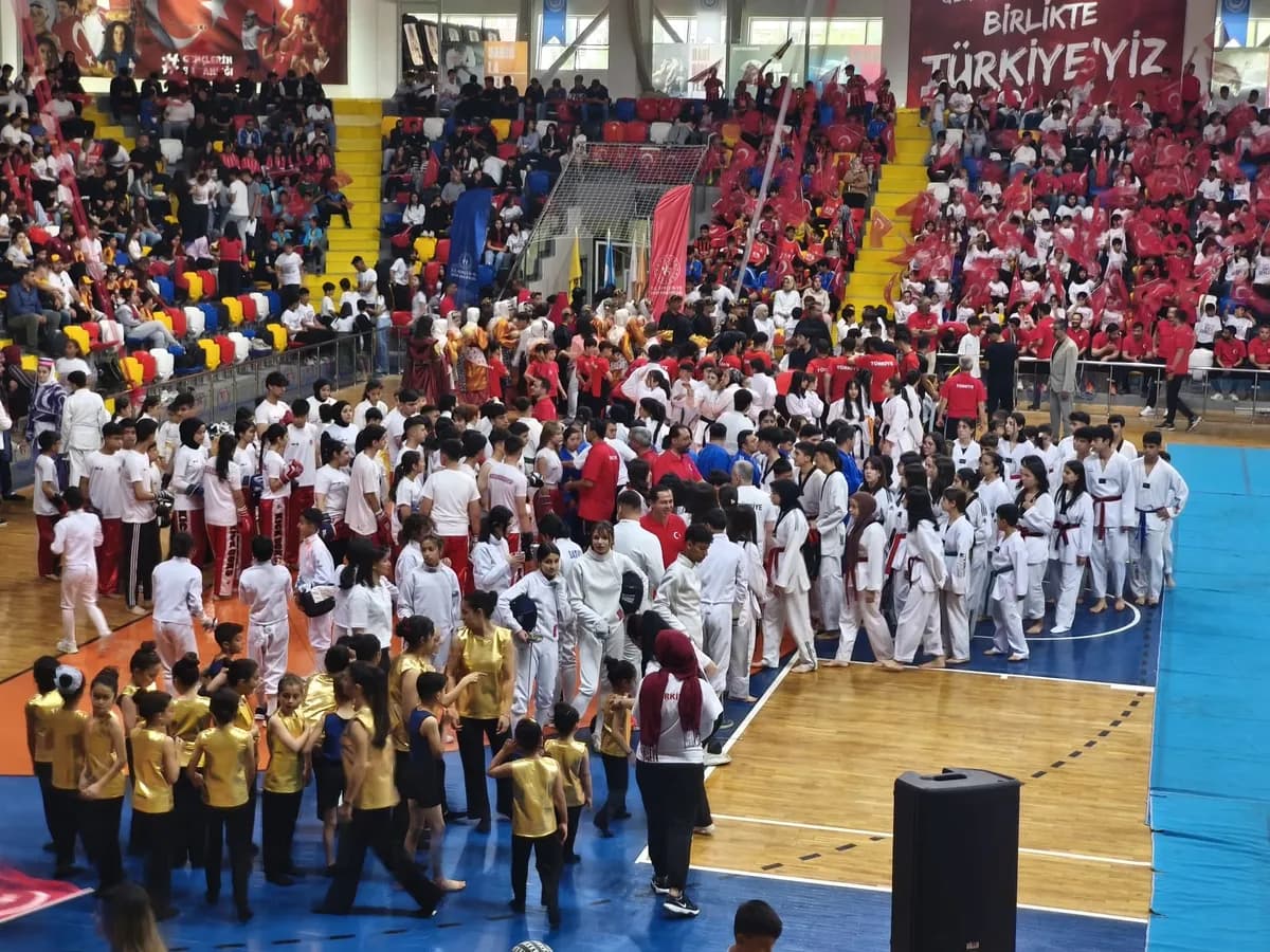 Adıyaman’da 19 Mayıs Coşkusu Salonu Doldurdu — 7