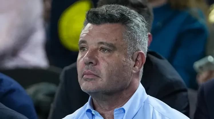 Fenerbahçe Kongresinde Gerginlik: Aziz Yıldırım Güçlükle Ayrıldı, Genel Kurula Ara Verildi — 3