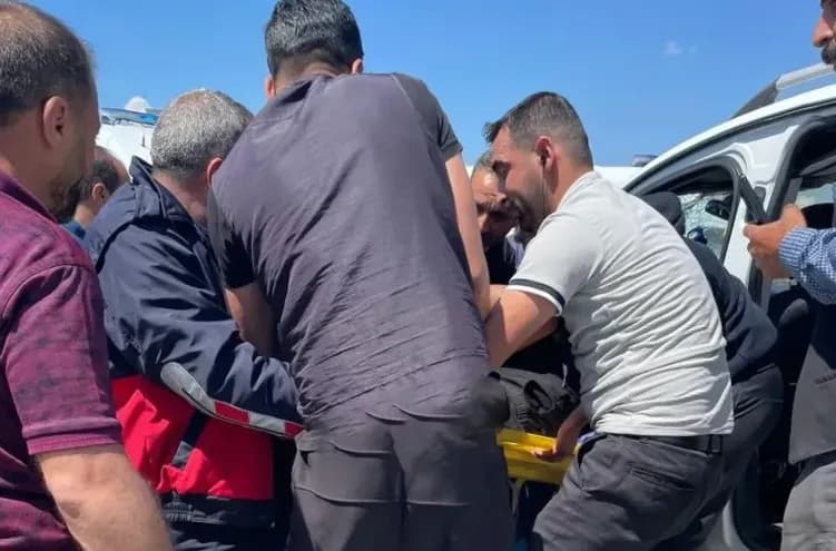 Van'da Feci Kaza: İki Otomobil Çarpıştı, 4 Kişi Hayatını Kaybetti — 2