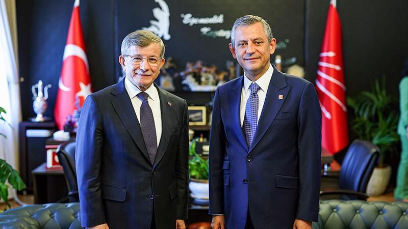 Özel, Davutoğlu ile bir araya geldi