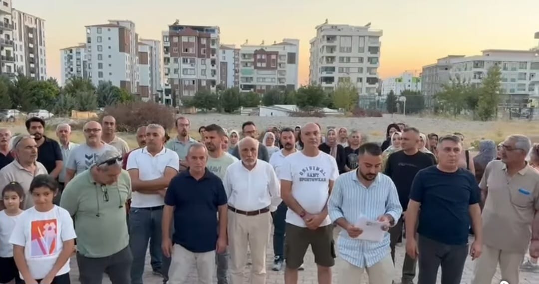 Mahkeme Kararı Beklenmeden İnşaat Girişimi: Adıyaman'da Depremzedelerden Belediyeye Ortak Alan Tepkisi