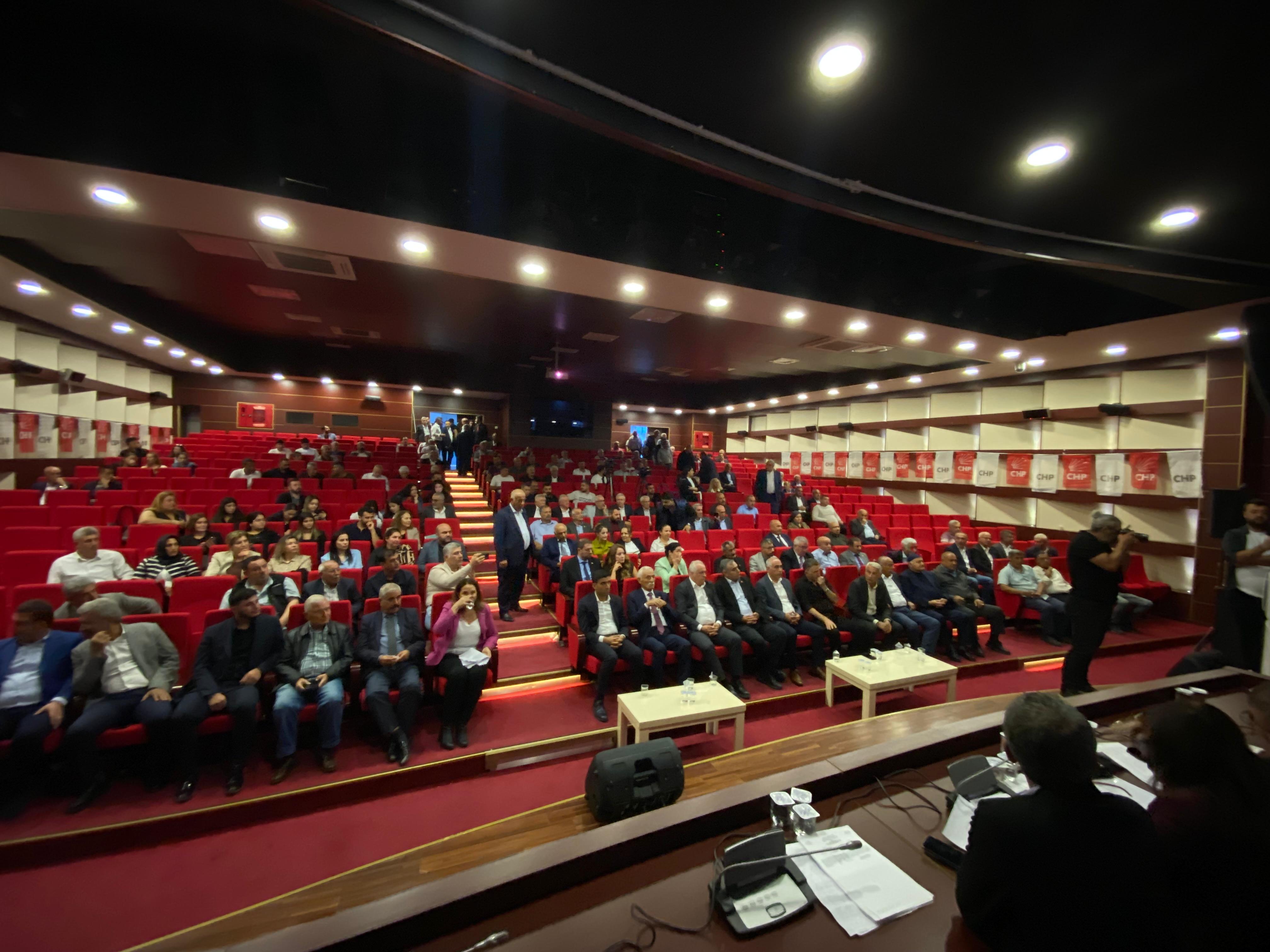 CHP Adıyaman İl Kongresi’nde Gerginlik: Tutdere’nin Hamlesi Kongreyi Gölgeledi