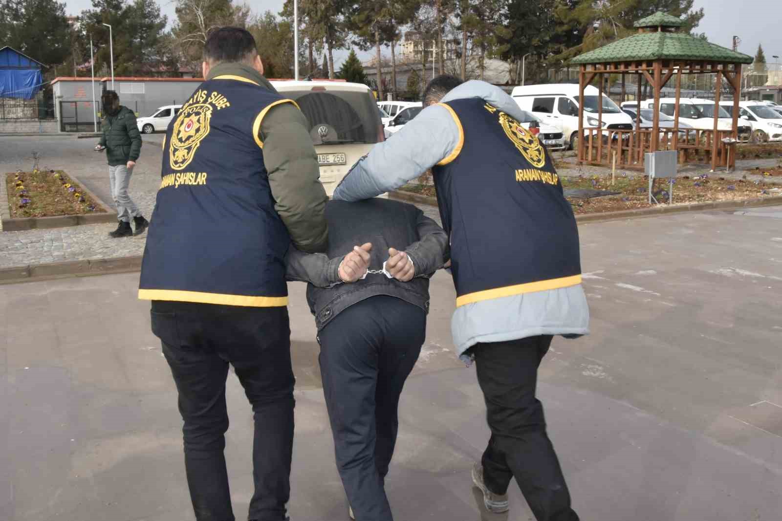 Aranan şahıslara yönelik denetim yapıldı: 17 gözaltı