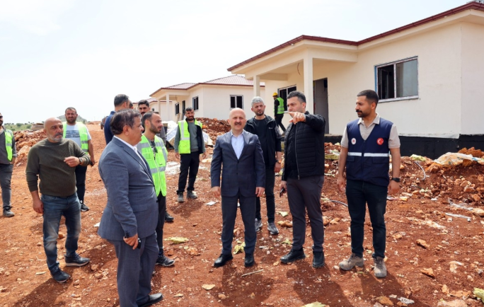 Vali Dr. Varol, Köy Evlerini İnceledi