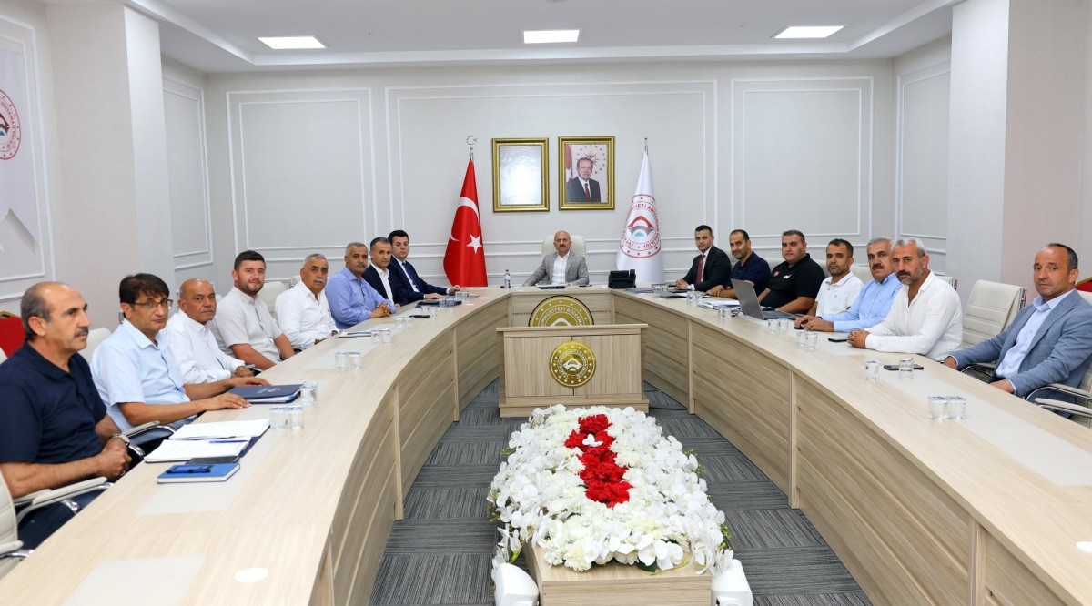 Vali Varol, Köy Muhtarlarıyla Bir Araya Geldi: Sorunlar dinlendi, çözüm önerileri masaya yatırıldı